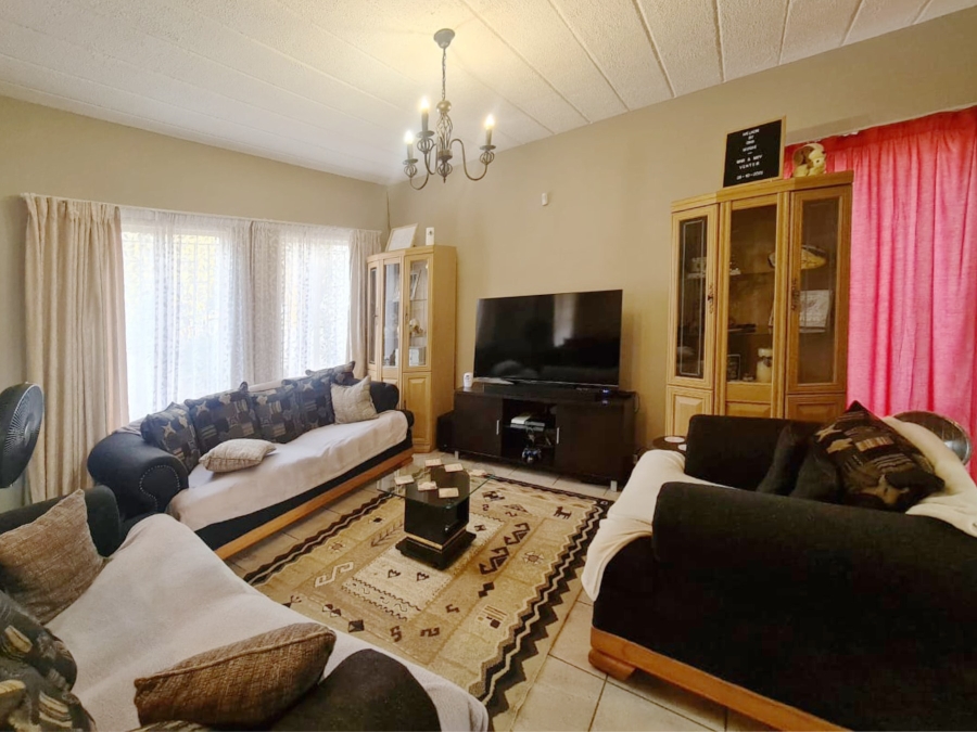 To Let 2 Bedroom Property for Rent in Ifafi North West
